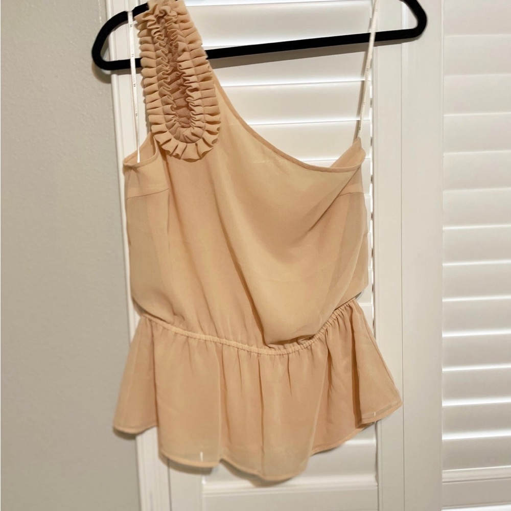 One shoulder top